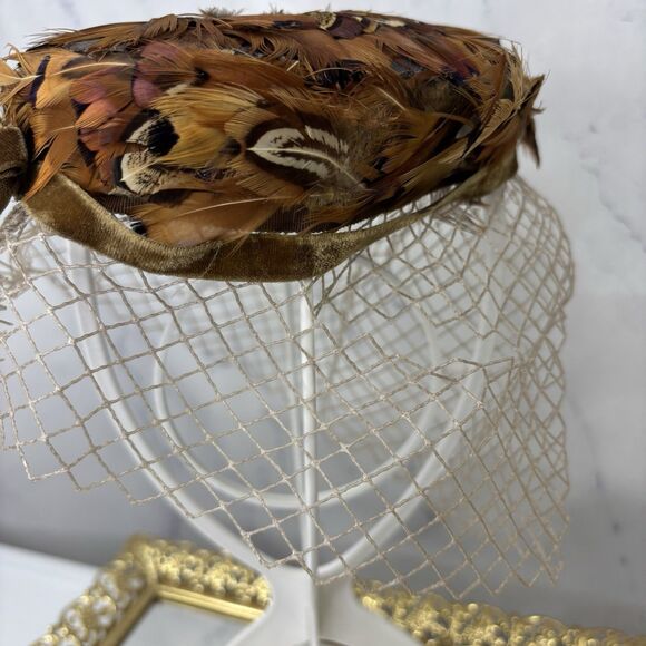Vintage 50s Fascinator Hat Cap Pheasant Feather Netting Veil Brown Elegant Bow - Picture 11 of 16